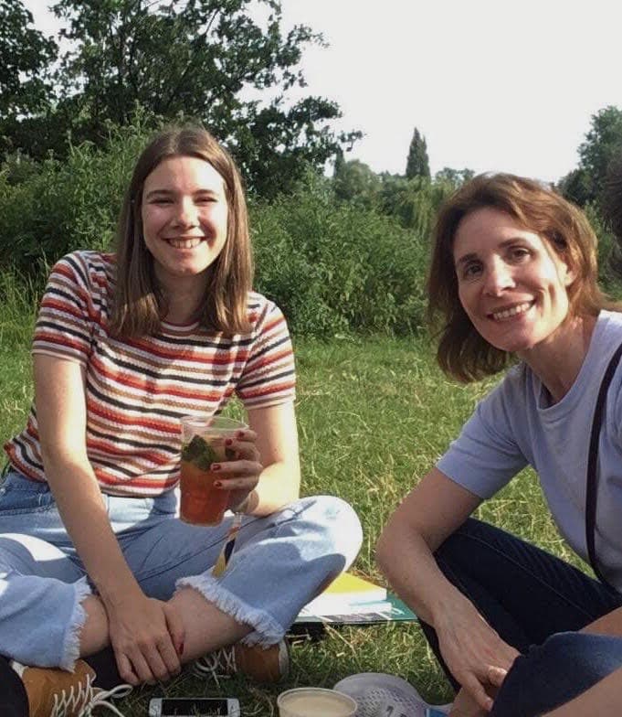 Blanka és édesanyja a Cambridge-i Egyetem nyílt napján